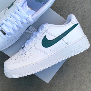 Nike dark store green shoes