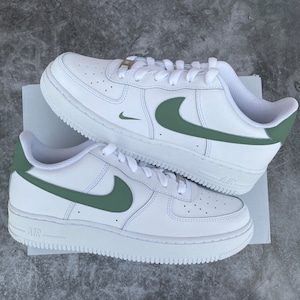 Plumas nike olive hotsell