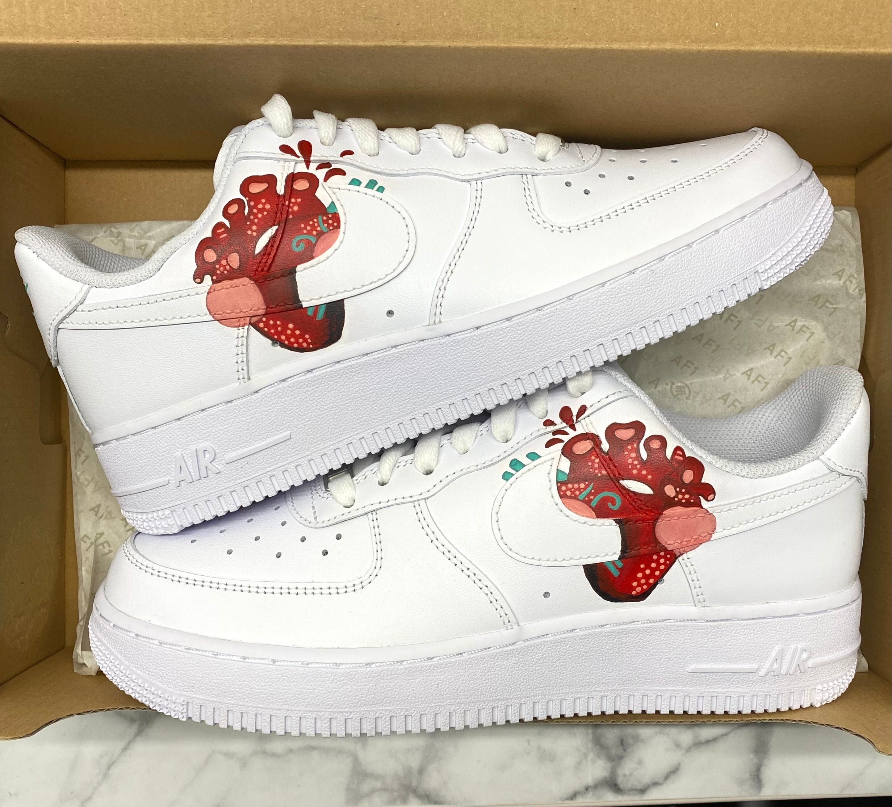 tying air force ones