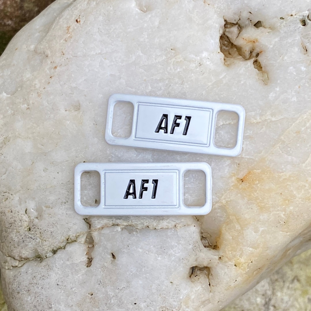 size tag nike air force 1
