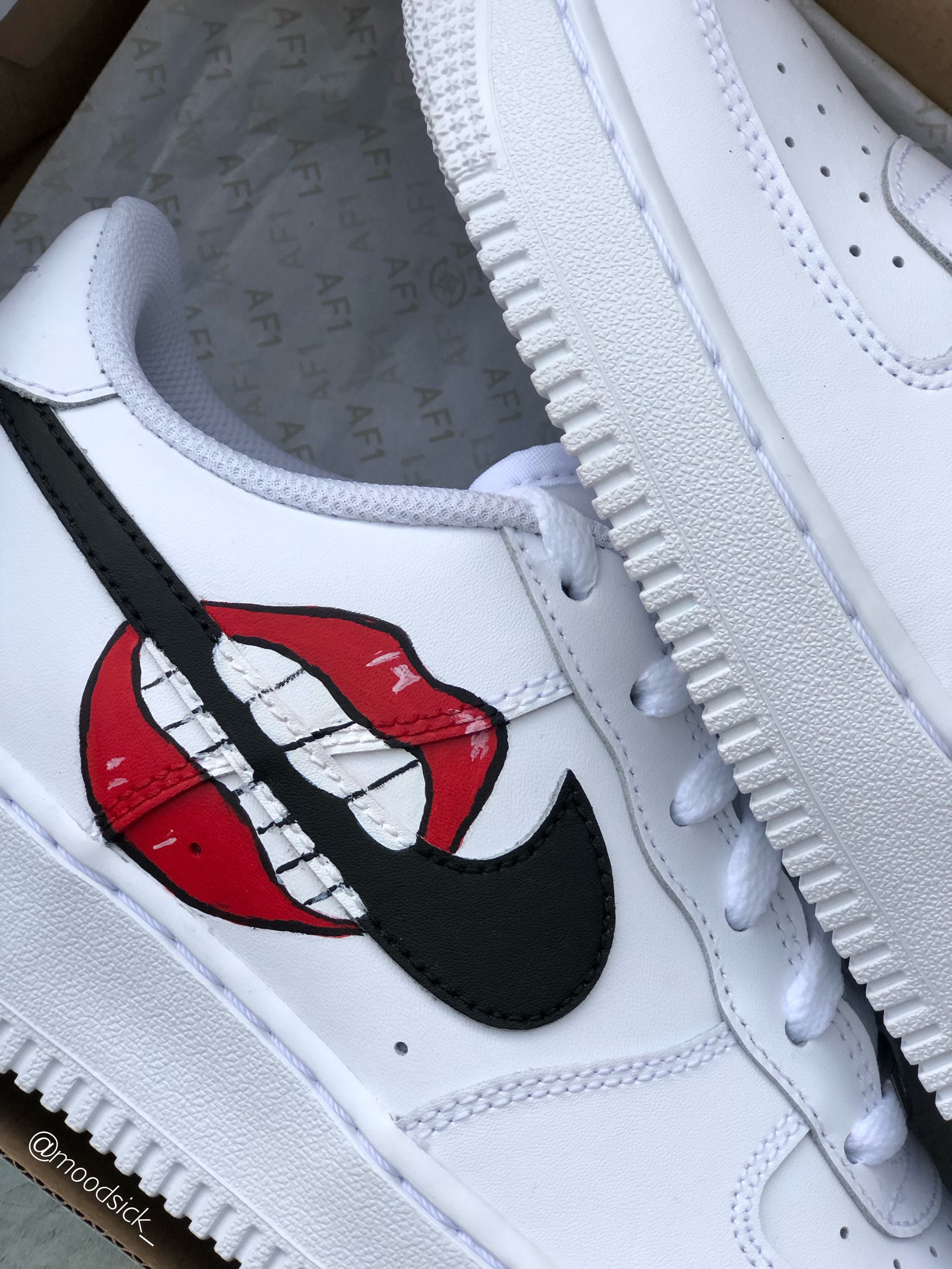 Custom Sneakers AF1 Nike Air Force 1 Red Drip Lips hand -  Norway