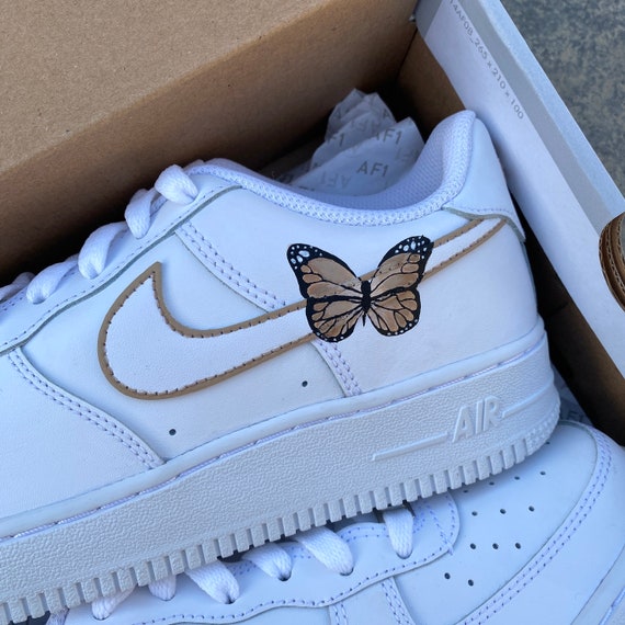 Baskets personnalisees Nike air force 1 Butterfly Taupe Brown Chaussures pour filles Papillons Cadeau danniversaire pour femmes Chaussures de mariage Esthetique Etsy Canada