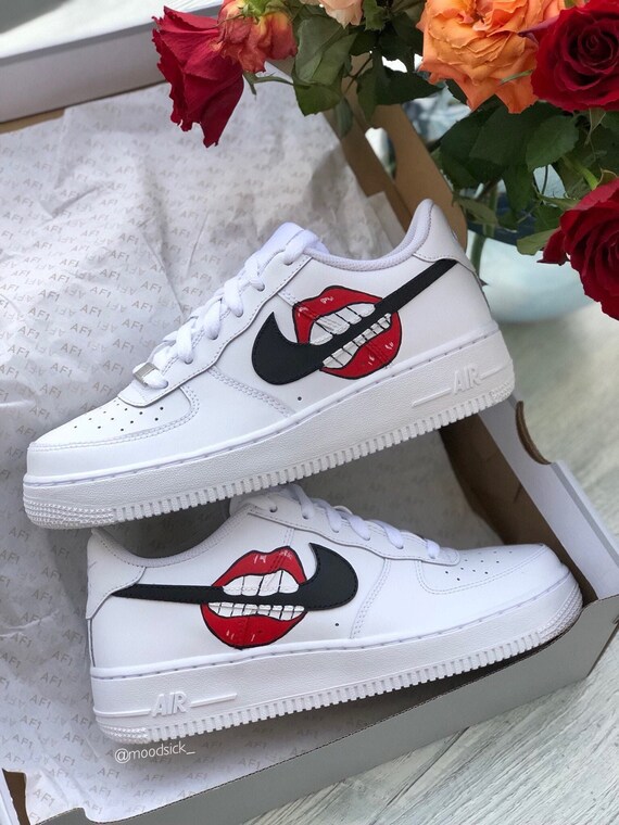 nike flat sneakers for men