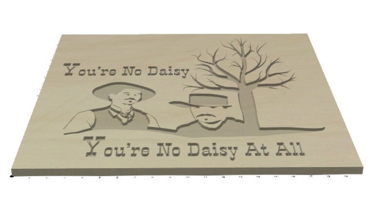 Peut inclure: Plaque en bois clair grav&eacute;e avec une sc&egrave;ne western. Deux personnages coiff&eacute;s de chapeaux et un arbre sont repr&eacute;sent&eacute;s, avec les mots "You're No Daisy" et "You're No Daisy At All" grav&eacute;s.
