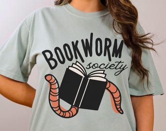 Camiseta "Comfort Colors Bookworm", camiseta de libros, camiseta de lectura, camiseta para amantes de la literatura, top unisex de algodón suave, regalo relajante para amantes de los libros.