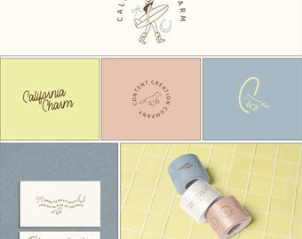 Könnte beinhalten: Eine Sammlung von Logos und Branding-Elementen in einer neutralen Farbpalette. Enthält ein Logo mit einem Surfer, Visitenkarten und dekorative Klebebandrollen. Zusätzliche Symbole zeigen ein Hufeisen, einen Cowboyhut und ein Surfbrett. Der Text enthält "California Charm" und "Content Creation Company."