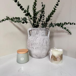 Athena stenamforakruka – rustik dekorativ vas med steneffekt och handtag