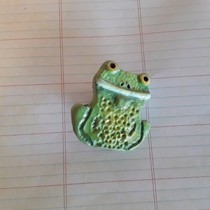 Frog pin, Clay Pin, character pin, hand crafted pin, polymer clay, brooch