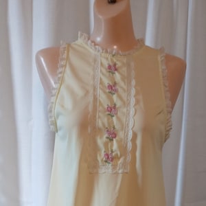 Vintage yellow sleeveless night gown