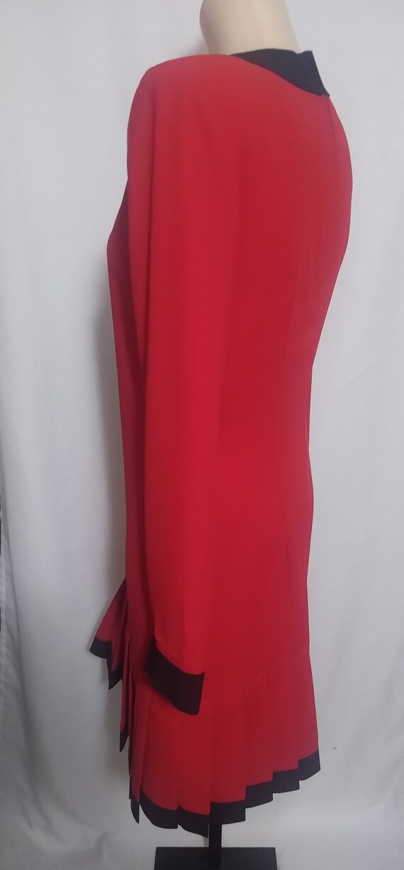 Vintage red power dress with black accents - image 5
