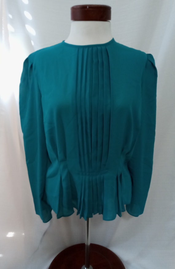 Vintage green long sleeve blouse with pleats
