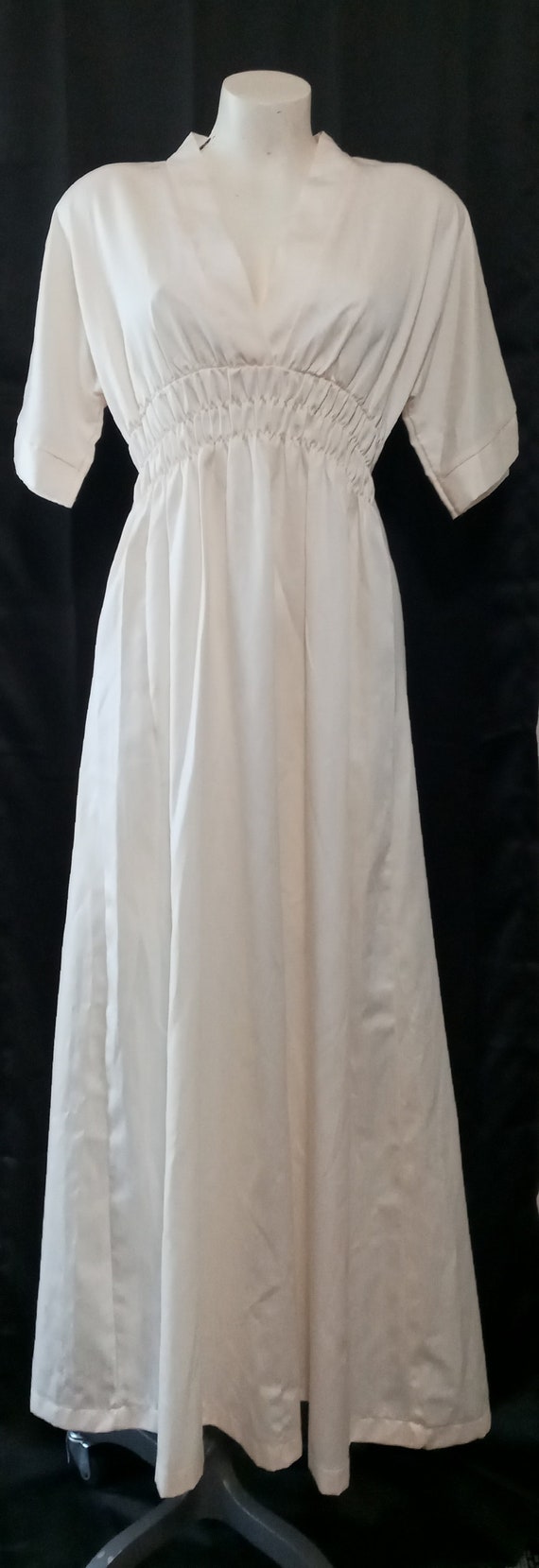 Vintage white night gown - image 4