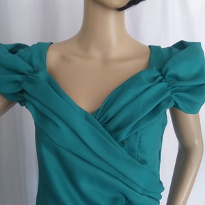 Vintage green off-shoulder formal dress image 3