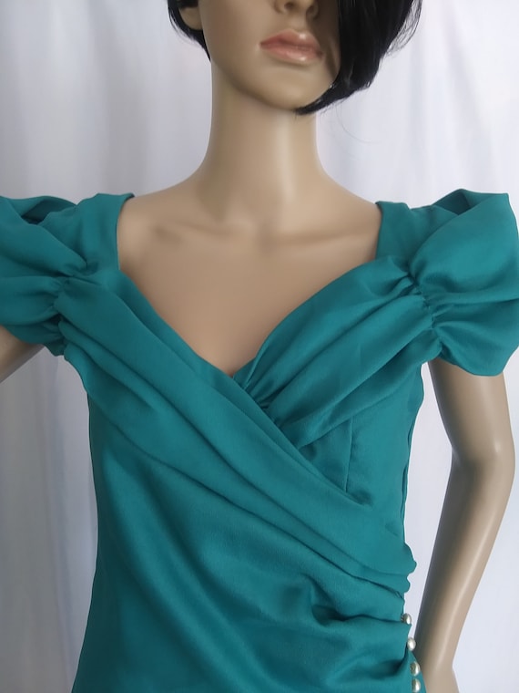 Vintage green off-shoulder formal dress - image 3