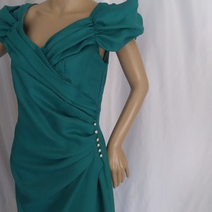 Vintage green off-shoulder formal dress image 2