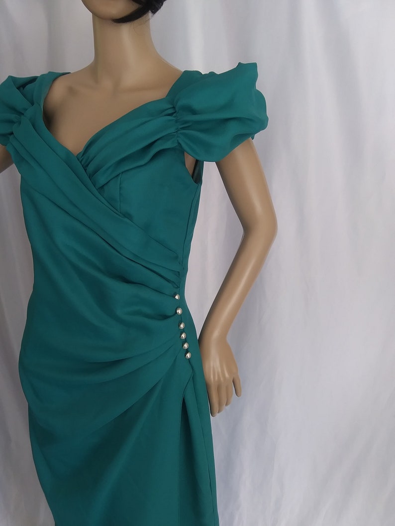 Vintage green off-shoulder formal dress image 2