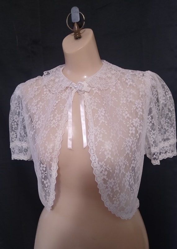 Vintage white lace cropped wedding jacket - image 2