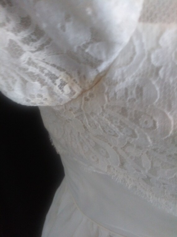 Vintage white lace short sleeve gown with veil - image 7