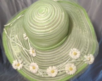 Vintage green daisy sun hat