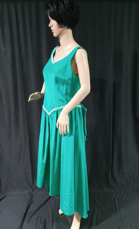 Vintage green sleeveless gown - image 6