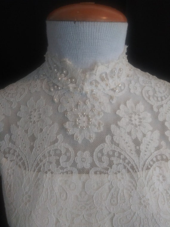 Vintage white lace short sleeve gown with veil - image 4
