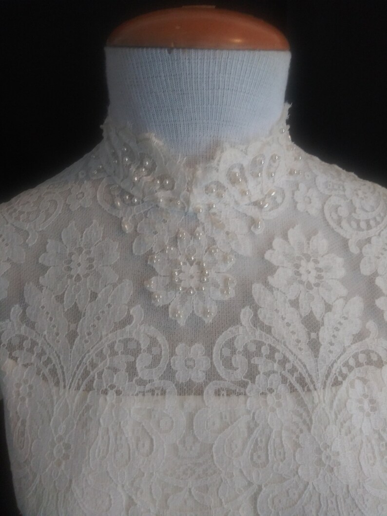 Vintage white lace short sleeve gown with veil image 4