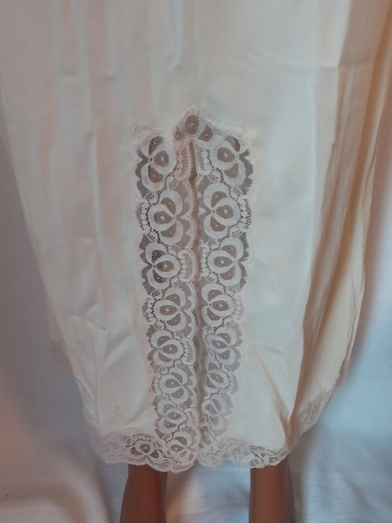 Vintage cream half slip Gem