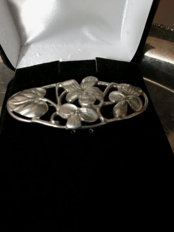 Vintage silver tone floral pin