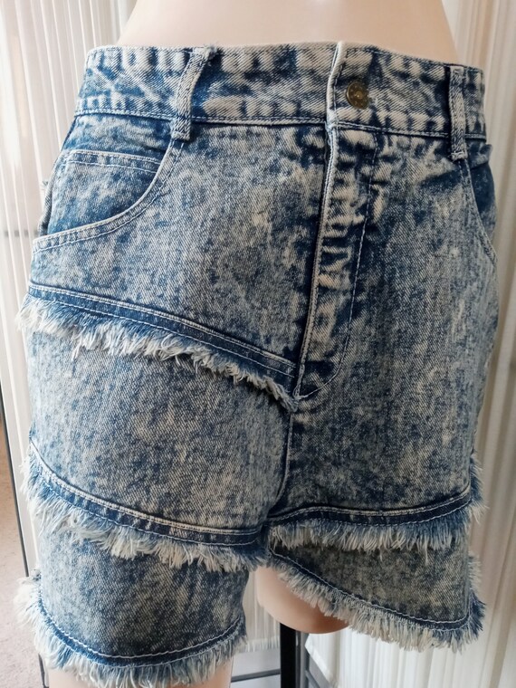 Vintage stonewash high waist jean shorts - image 3