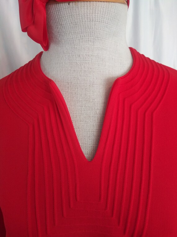 Vintage red dress with neckline design - image 3