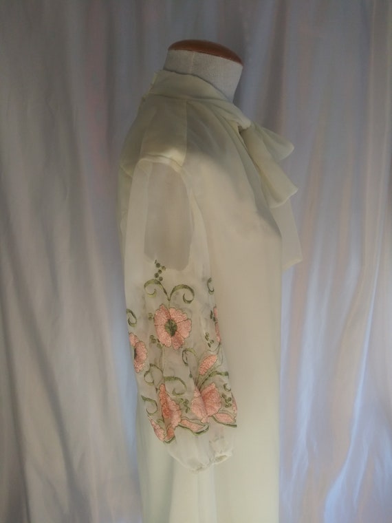 Vintage cream embroidered wedding dress - image 7
