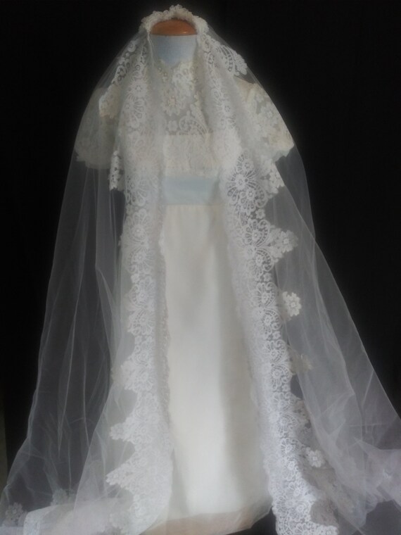 Vintage white lace short sleeve gown with veil - image 3