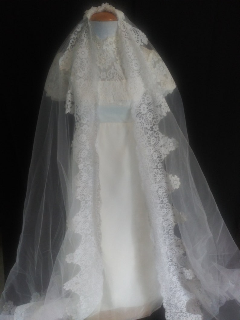 Vintage white lace short sleeve gown with veil image 3