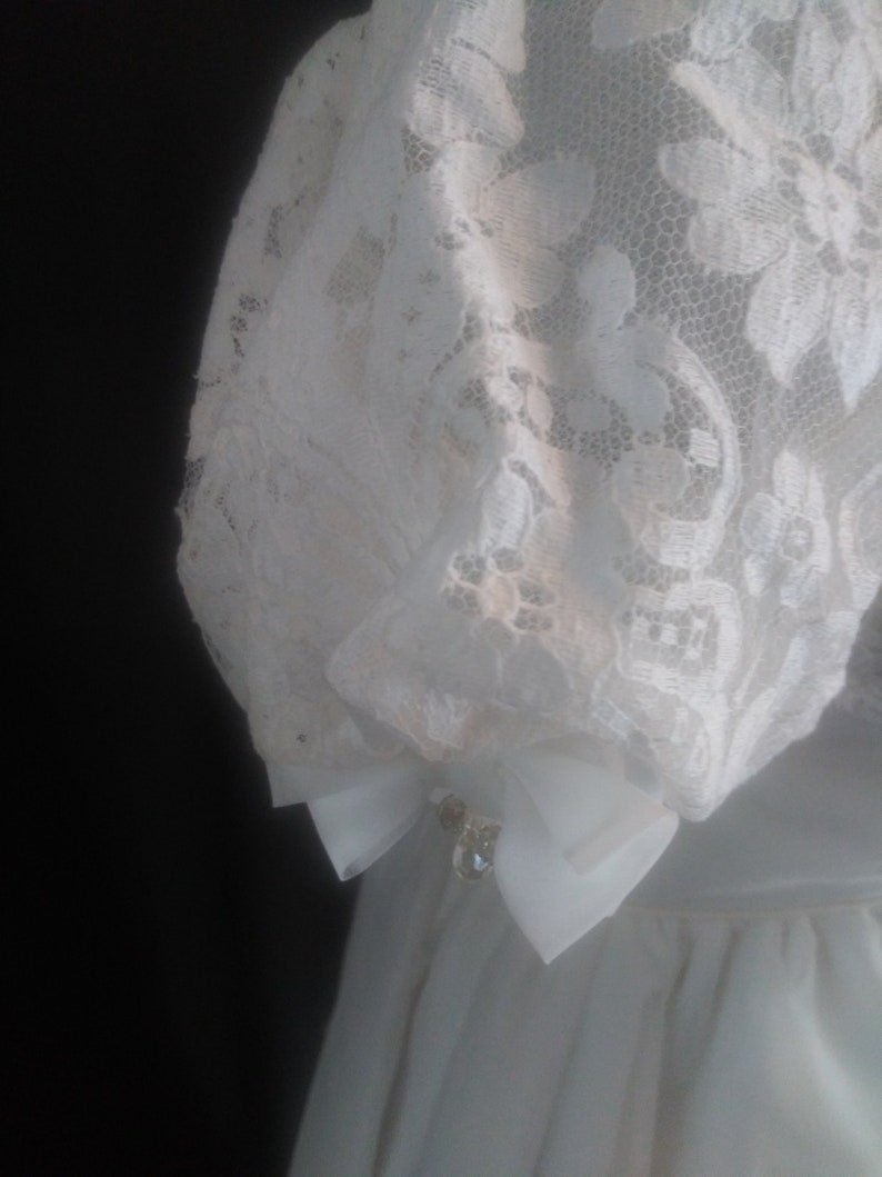 Vintage white lace short sleeve gown with veil image 6