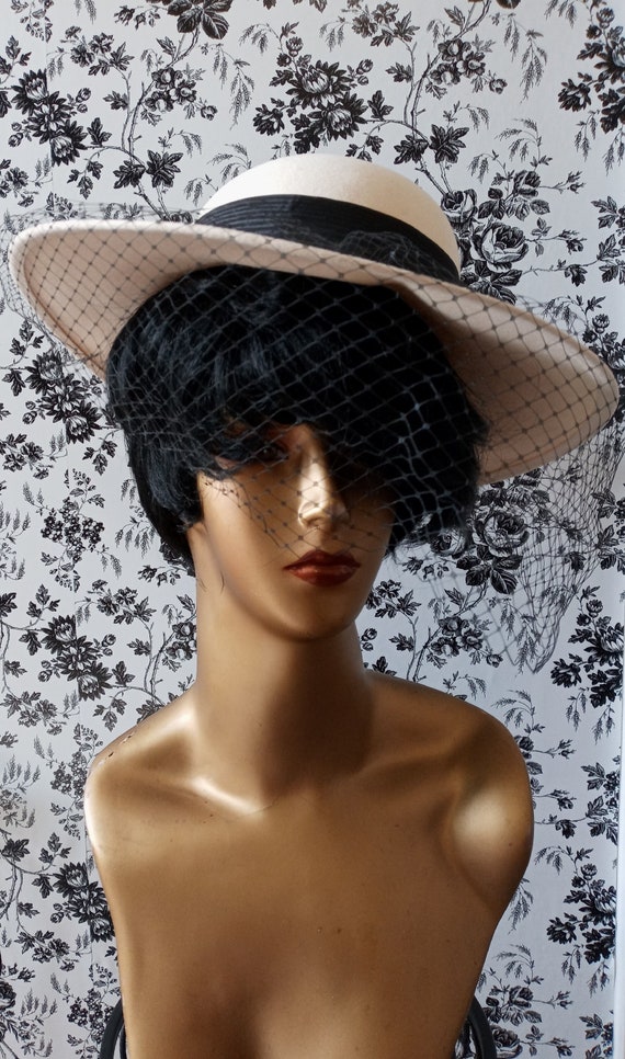 Vintage white hat with back trim - image 1