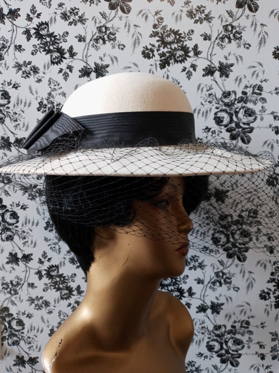 Vintage white hat with back trim - image 3