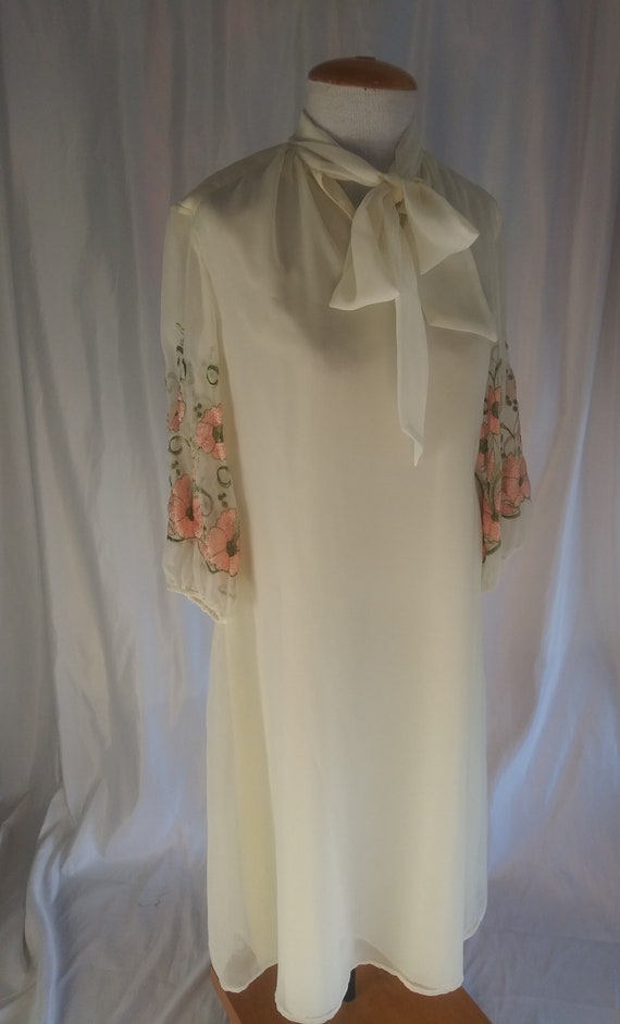 Vintage cream embroidered wedding dress - image 1