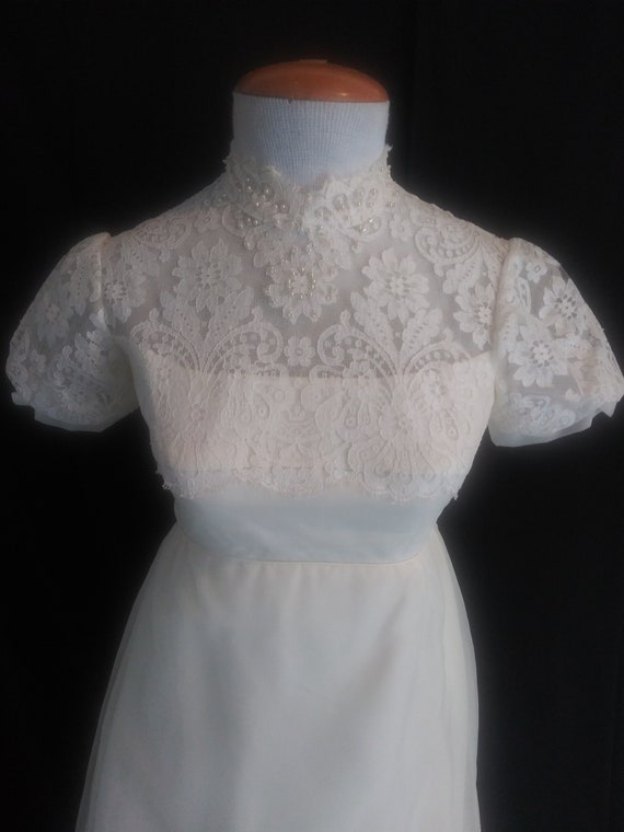 Vintage white lace short sleeve gown with veil - image 1