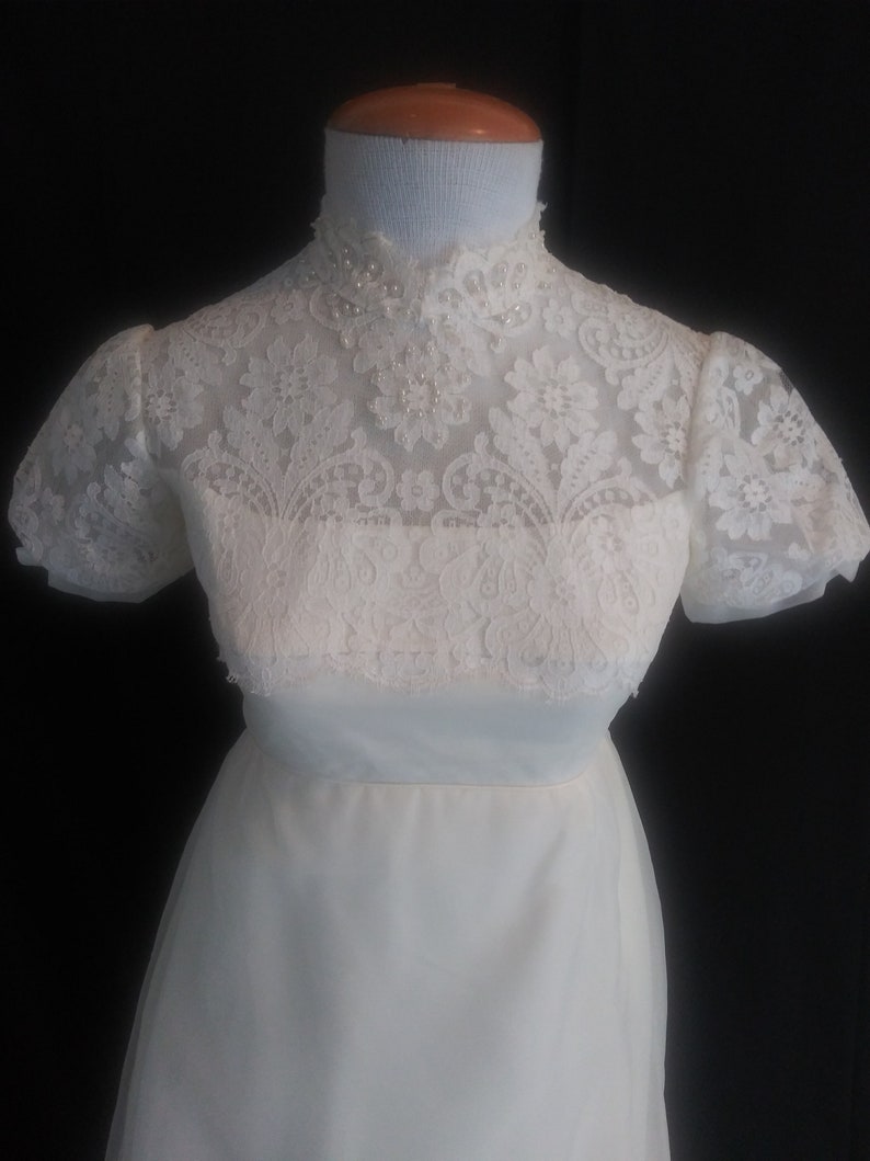 Vintage white lace short sleeve gown with veil image 1