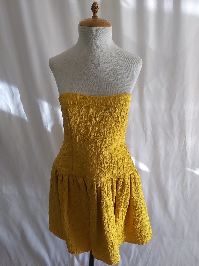 Vintage yellow strapless dress