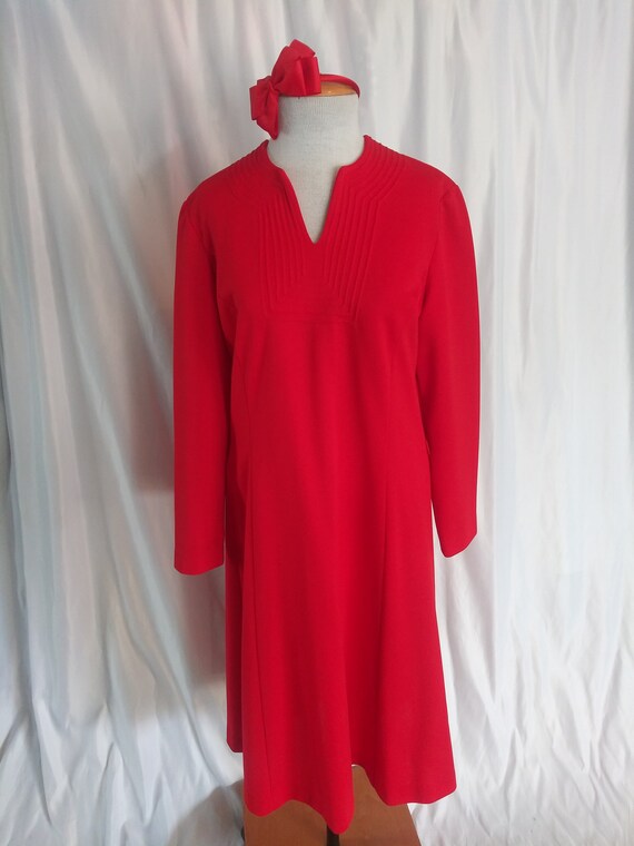 Vintage red dress with neckline design - image 2