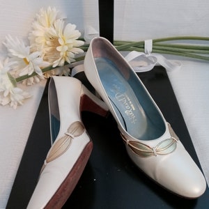 Vintage pearl white and gold shoes image 10