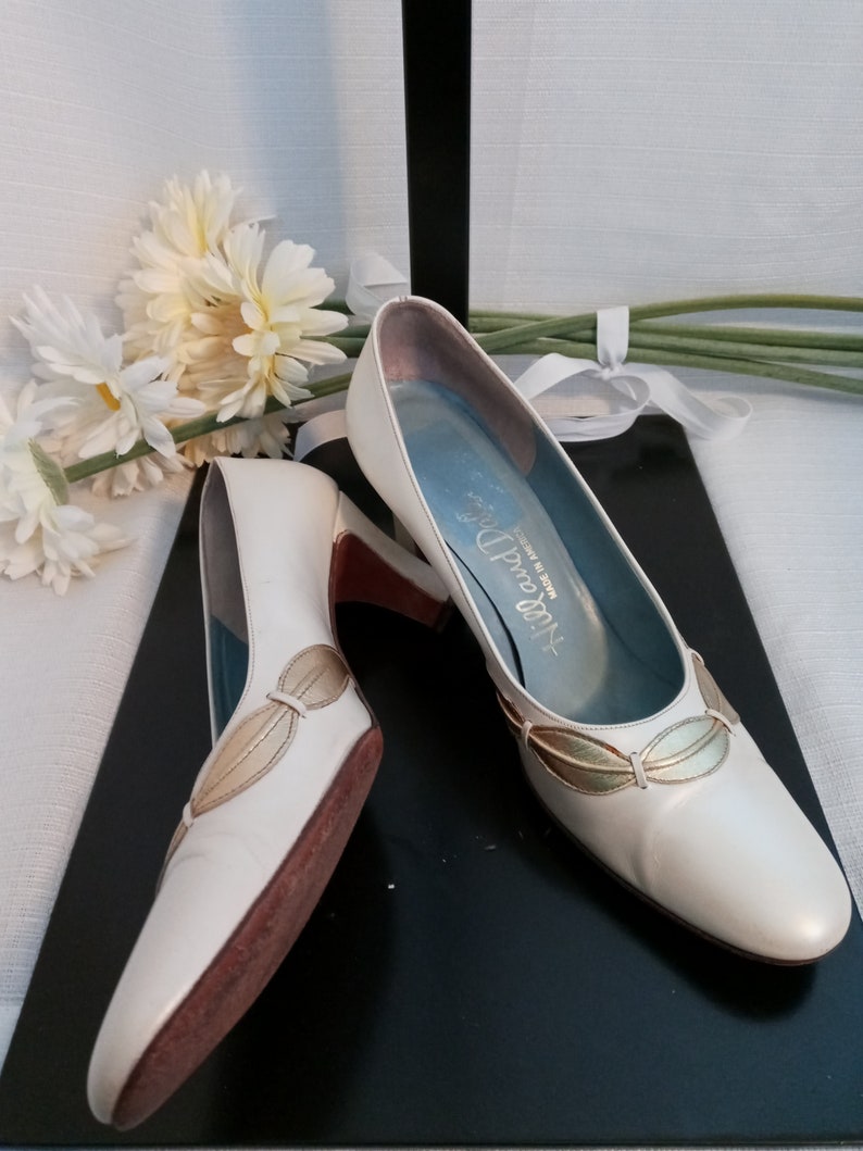 Vintage pearl white and gold shoes image 10