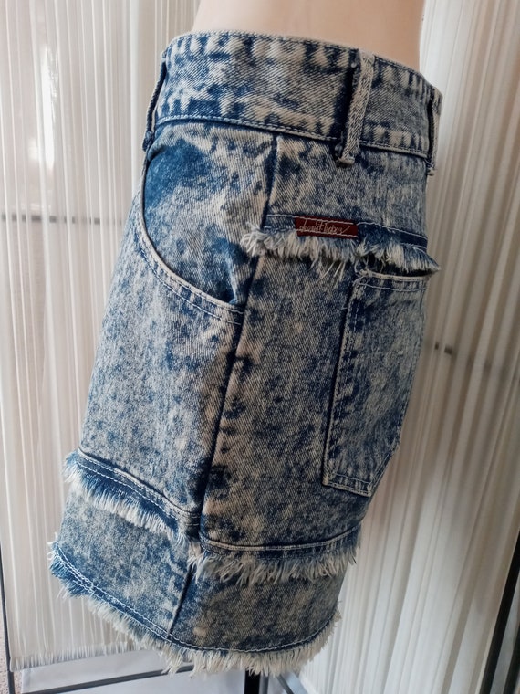 Vintage stonewash high waist jean shorts - image 6