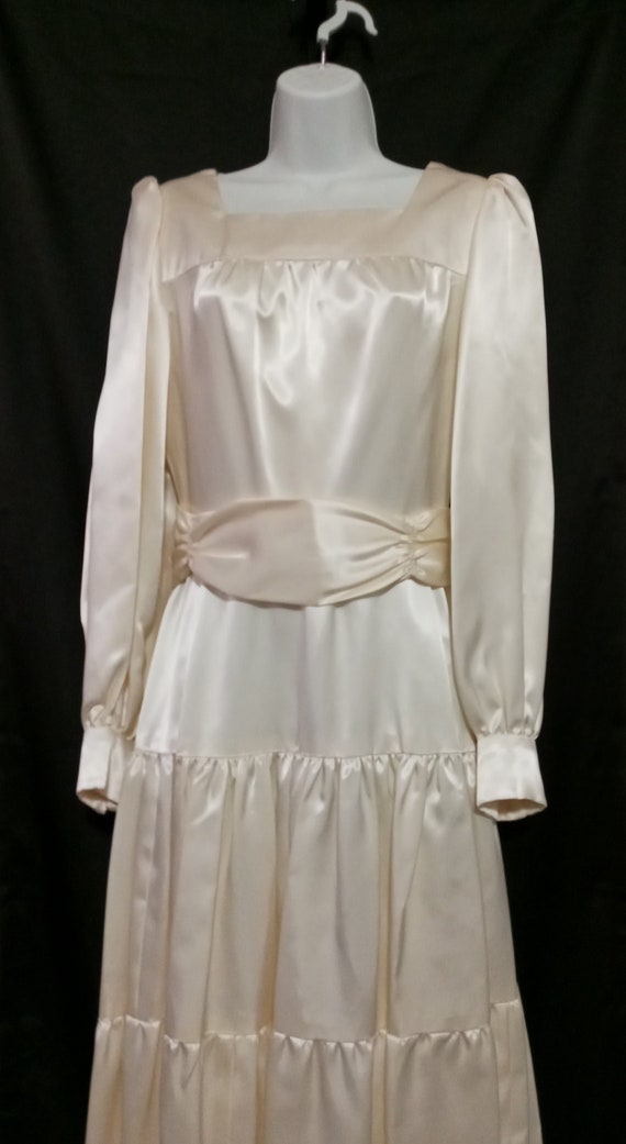Vintage cream tiered skirt wedding gown