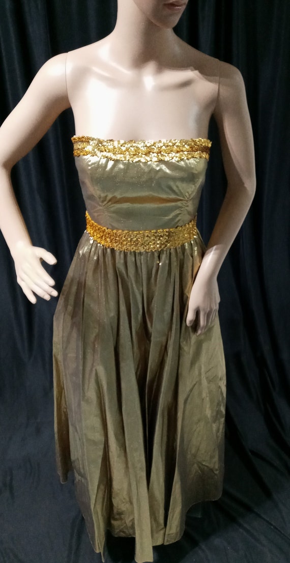 Vintage gold lame' strapless gown - image 2