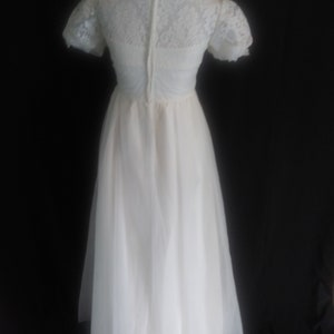 Vintage white lace short sleeve gown with veil image 9