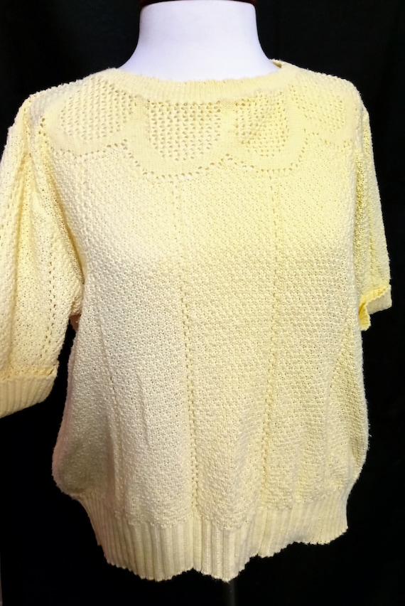 Vintage yellow daisy sweater