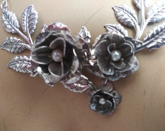 Vintage silver floral necklace