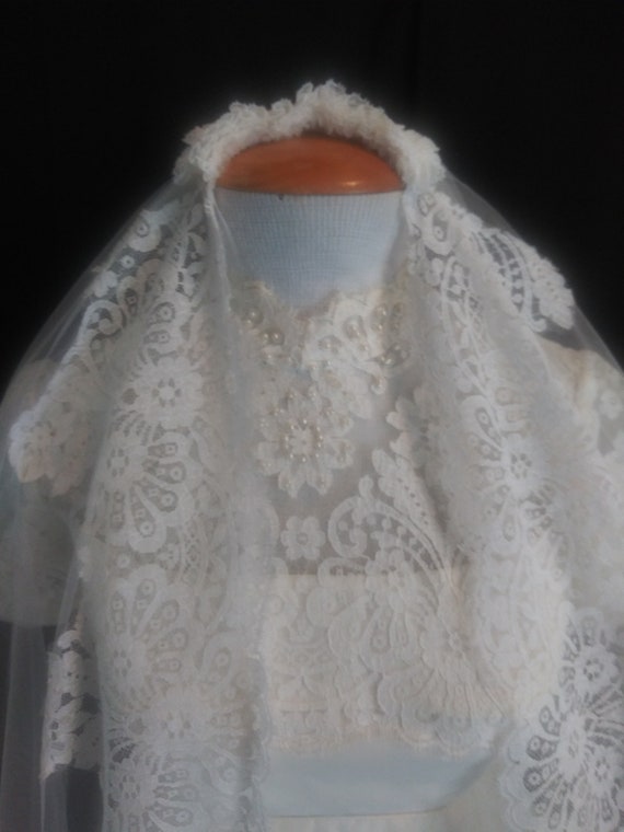 Vintage white lace short sleeve gown with veil - image 2